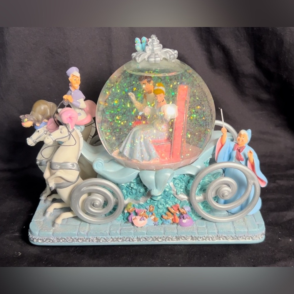 Disney 50th Anniversary Cinderella Musical Snow Globe Carriage